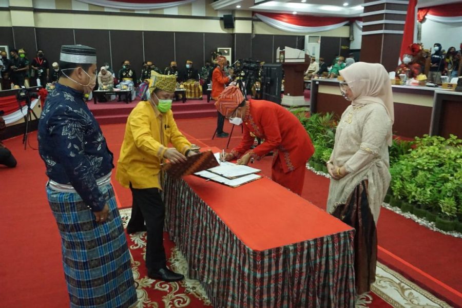 Penandatanganan MoU antara Pemprov Sulsel, KAPABEL, dan Kemitraan (Partnership) sebagai bentuk dukungan Program Adaptasi Perubahan Iklim di Sulsel